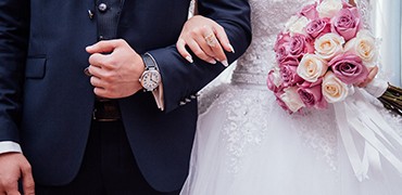 Menyasszonyi és vőlegény ruha